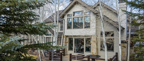 Two Level Townhome in Lower Deer Valley