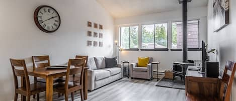 Living Room, Dining Table, Flat Screen TV, Fireplace Wood Burning