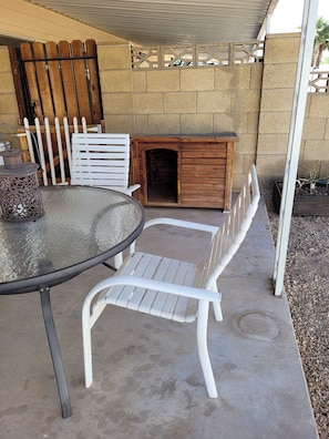 Outdoor dining