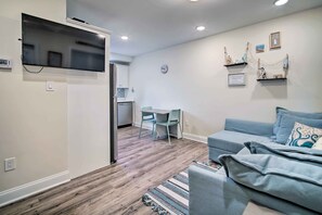 Living Room | Ground-Floor Condo | Walk to Beach & Boardwalk