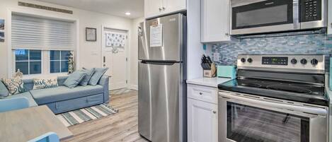 Wildwood Vacation Rental | 2BR | 1BA | Step-Free Access | 550 Sq Ft