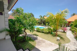 Vista frontal de la propiedad