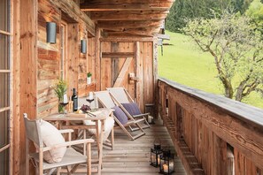 Kuschel-Chalet-Suite  mit 40qm, Schlaf-/Wohnraum mit Küche und Bad mit Sauna-Kuschel-Chalet Balkon