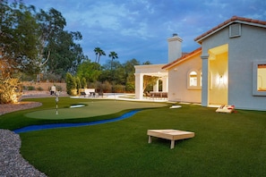 Practice your putting game in this Scottsdale Paradise