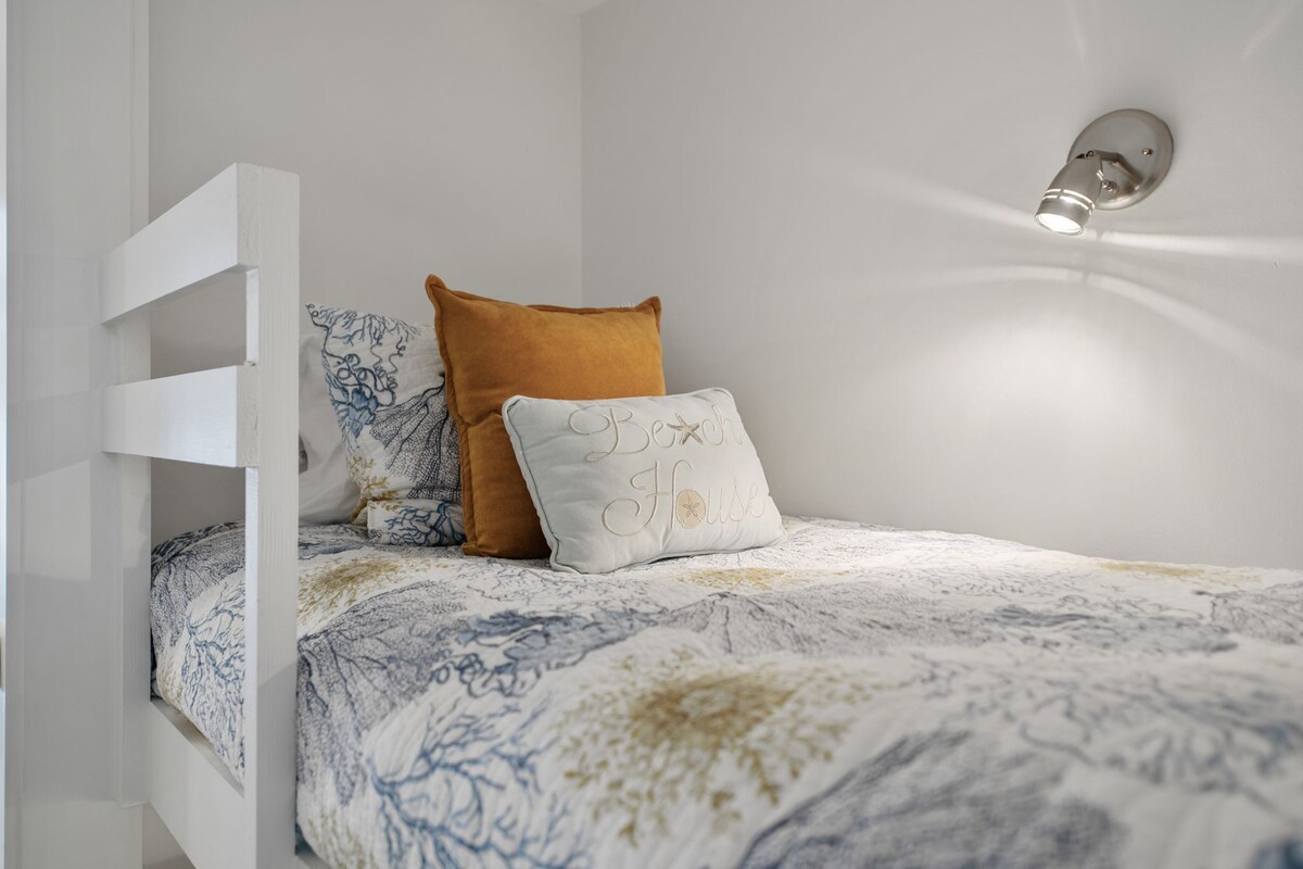 Palms B7 Gulf Views! Private Beach! Sleeps 6