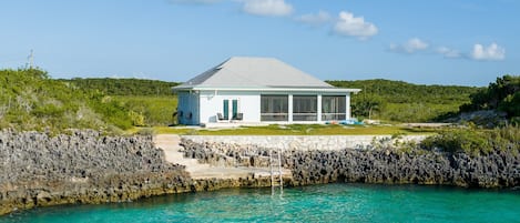 Welcome to Bella Mer, new luxury home on a 
secluded Caribbean cove.