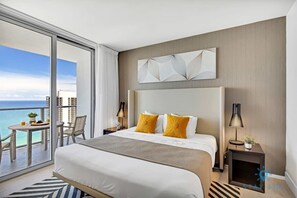 Bedroom 1 (King Bed)
