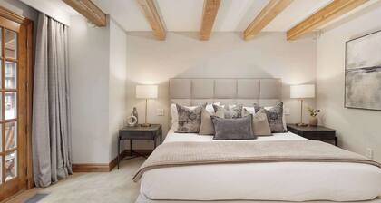 Updated 4 BR, 4.5 BA, 1 Block from Gondola!
