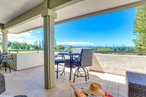 Stretch out, pour a drink, and let your day unwind naturally?this is a lanai designed for rhythm, rest, and reflection     KGV-17T5