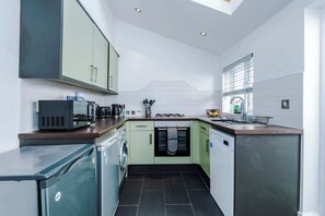 The kitchen is equipped with everything you need for a short or long stay in Chester.