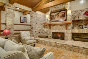 Living Room | Fireplace