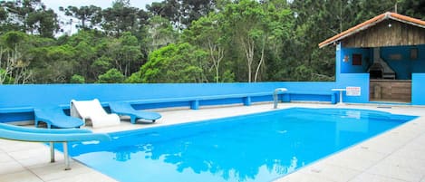 Hospede-se nesta incrível casa de campo com piscina e churrasqueira em Cotia