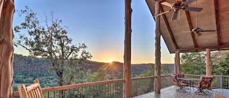Mountain View Vacation Rental | 1BR + Loft | 1BA | 1,100 Sq Ft | 1 Step To Enter