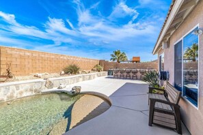 Pool and Outdoor BBQ/Cooktop Bar