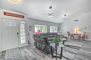 Living Room | Free WiFi | Central Heating & A/C | Chess/Backgammon Table