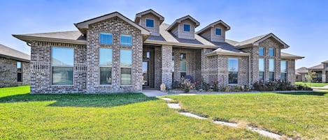 Amarillo Vacation Rental | 4BR | 3BA | Step-Free Access | 2,400 Sq Ft