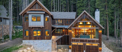 The Gorgeous Ski In/Out luxury Chalet