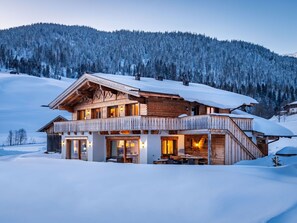 Himmel, Schnee, Eigentum, Berg, Gebäude, Blau, Baum, Pflanze, Steigung, Haus