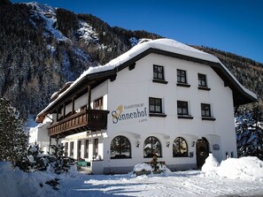 Schnee, Gebäude, Eigentum, Berg, Fenster, Himmel, Haus, Steigung, Welt, Baum