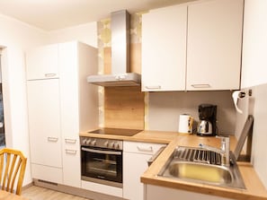 Cabinetry, Kitchen Sink, Countertop, Kitchen Appliance, Sink, Kitchen Stove, Kitchen, Gas Stove, Home Appliance, Wood