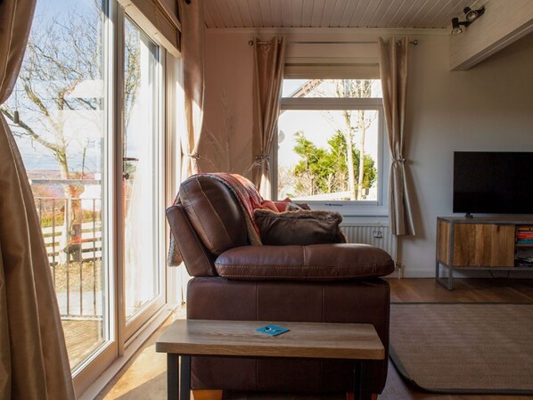Braun, Eigentum, Couch, Gebäude, Komfort, Fenster, Holz, Schatten, Beleuchtung, Interior Design