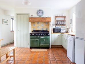 Cabinetry, Möbel, Countertop, Holz, Herd, Küche, Schublade, Interior Design, Beleuchtung, Küchengerät