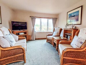 Möbel, Interior Design, Holz, Flooring, Fussboden, Zimmer, Couch, Decke, Wohnzimmer, Beleuchtung