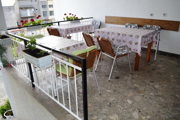 Outdoor dining