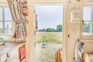 Littlestock Shepherds Hut Meadow - StayCotswold