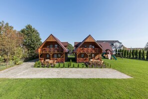 Stugans exteriör [sommar]