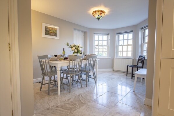 Saxon House, Harome: Natural light floods the dining room