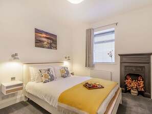 Double bedroom | Copper’s Rest - Bluelight Apartments, Saltburn-by-the-Sea