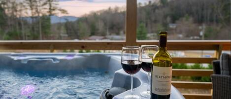 Relax in the Hot Tub with Views and Wine!