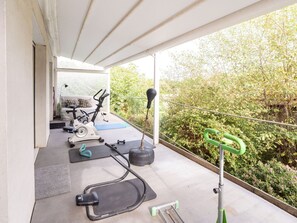 Plante, Meubles, Bâtiment, Ombre, Architecture, Design Intérieur, Table, Bois, Arbre, Pot De Fleur