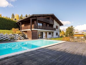 Himmel, Wolke, Pflanze, Gebäude, Fenster, Baum, Wasser, Holz, Schwimmbad, Haus