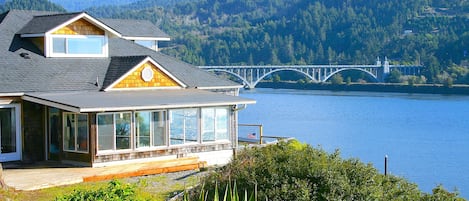 River's End overlooking the Rogue, Pacific, and Patterson Bridge. 