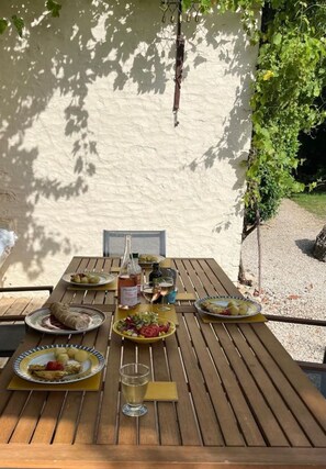 Alfresco Dining