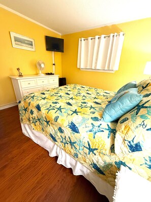 Queen Bed in master with aloe infused mattress topper and Roku TV! Excellent for resting up after a day at the beach. 
