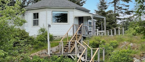 Very private octagon-shaped 'tea house' on hillock. 