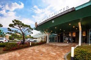 Check-in/check-out kiosk