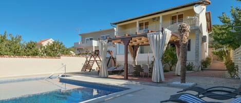 Sky, Water, Plant, Shade, Swimming Pool, Outdoor Furniture, Chair, Tree, Leisure, Residential Area