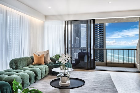 Luxury Sky Home - of enormous proportions - with stunning water views ofcourse!