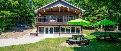 Welcome to the infamous 'Chalet', a local favourite place to stay for large families and groups. Situated on the Sugarbush Estate lots, close to Sauble and North Oliphant beaches, the Bruce Trail, Wiarton and extended drive to the National Park. 