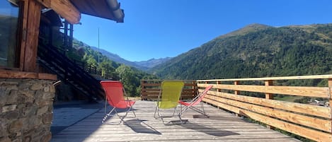 Vue sur la vallée depuis la terrasse principale