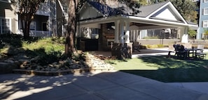 Clubhouse w/Big Screen TV, Free Wi-Fi, Fireplace, BBQ Grills and Picnic Tables.