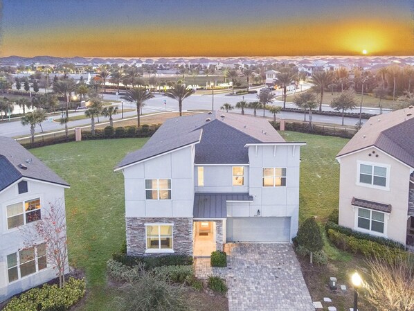 Neighborhood, Outdoors, Architecture, Building, City