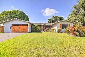 Parking | Driveway (2 Vehicles) | Garage (1 Vehicle) | Single Story