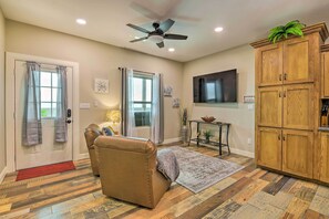 Living Room | Single-Story Apartment