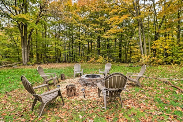Tobyhanna Vacation Rental | 3BR | 2.5BA | 2,100 Sq Ft | Stairs Required
