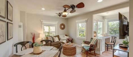 Welcome to B Ave Bungalows Unit 4! Your beachside home on Coronado Island!